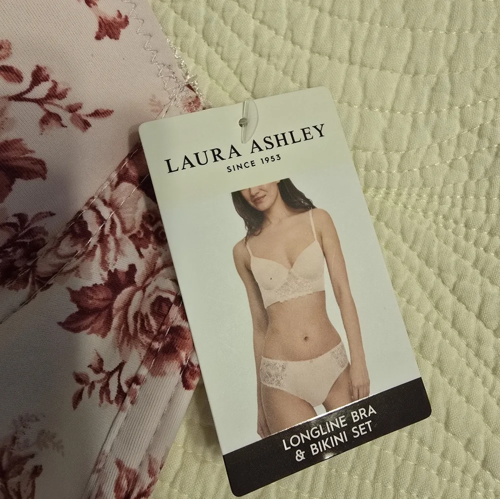 NWT Laura Ashley 2 Piece Bra And Panty Set